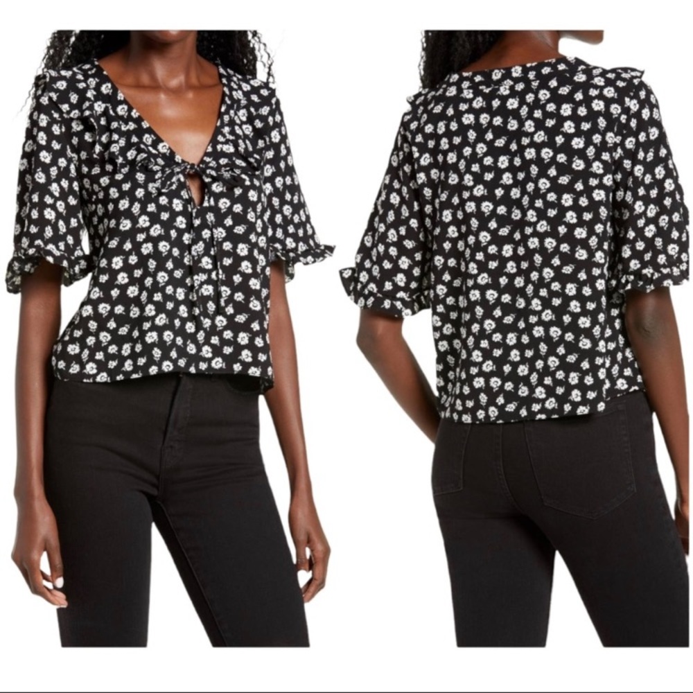 Topshop Black and White Floral Short Sleeve Top Size 4